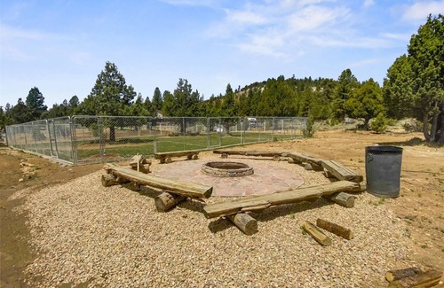 Mammoth Creek House | Nice and Knotty studio cabin perfect location to explore Zion NP & Bryce Canyon