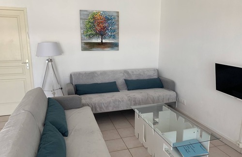 Mediterranee Apartment | Nice and large T3 fully air-conditioned, right in the center, 80 m from the beach