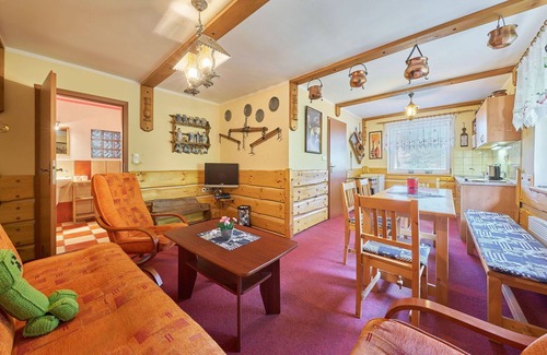 Starkov Villa | Nice apartment in villa for 6 people with WIFI, pool, TV, patio and pets allowed