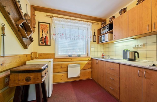 Starkov Villa | Nice apartment in villa for 6 people with WIFI, pool, TV, patio and pets allowed
