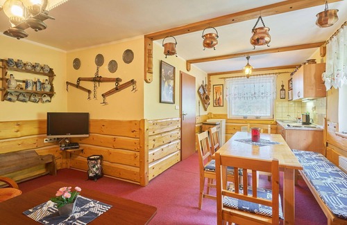Starkov Villa | Nice apartment in villa for 6 people with WIFI, pool, TV, patio and pets allowed
