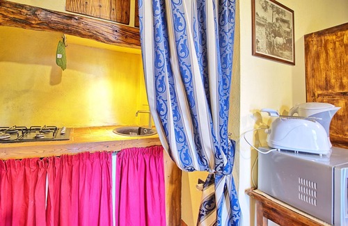 Castelnuovo Berardenga Apartment | Nice apartment for 3 guests with WIFI, pool, pets allowed, panoramic view and parking