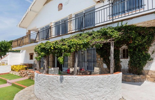 Macanet de la Selva House | Nice apartment in villa for 6 guests with A/C, WIFI, private pool, TV, patio and parking