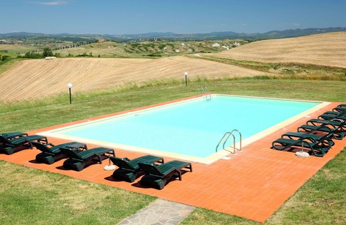 Ponte di Gabbiano Villa | Nice apartment in villa for 8 guests with pool, WIFI, TV, pets allowed and parking, close to Siena