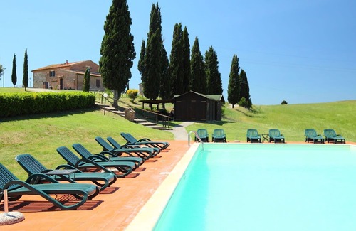 Ponte di Gabbiano Villa | Nice apartment in villa for 8 guests with pool, WIFI, TV, pets allowed and parking, close to Siena