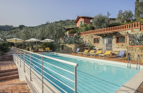 Pieve a Nievole Apartment | Nice apartment for 3 guests with WIFI, pool, hot tub, TV, patio and pets allowed