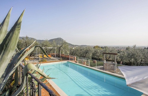 Pieve a Nievole Apartment | Nice apartment for 3 guests with WIFI, pool, hot tub, TV, patio and pets allowed
