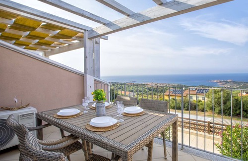 Paduledda Apartment | Nice apartment for 4 guests with pool, A/C, TV, terrace, pets allowed and parking