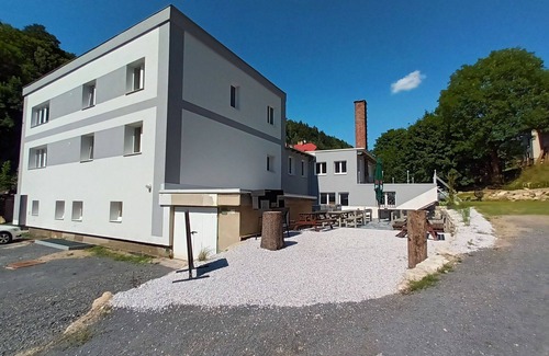 Desna Apartment | Nice apartment for 4 people with WIFI, pool, TV and patio