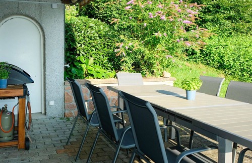 Spiez Apartment | Nice apartment for 12 people with WIFI, TV, balcony and pets allowed