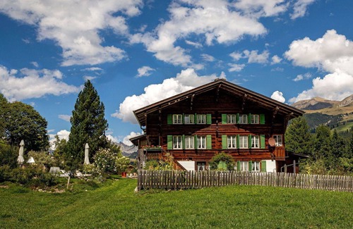 Lenk Apartment | Nice apartment for 4 guests with WIFI, TV, balcony and pets allowed