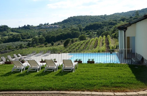 Capolona Apartment | Nice apartment for 4 people with WIFI, pool, TV, patio and pets allowed, close to Arezzo