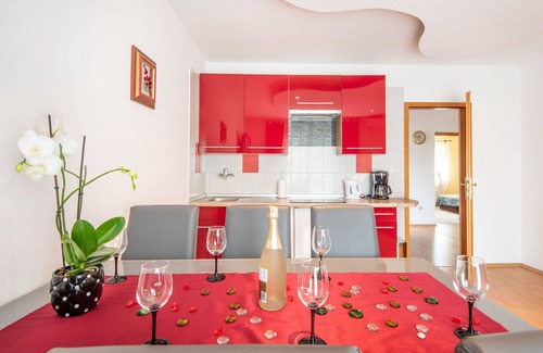 Cikovici Apartment | Nice apartment for 5 people with A/C, hot tub, WIFI, TV, terrace and parking