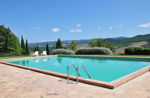 Il Poggio Apartment | Nice apartment for 6 guests with pool, WIFI, TV, pets allowed and panoramic view