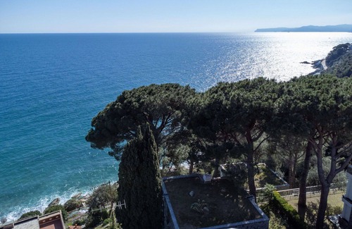 Varazze Apartment | Nice apartment for 6 people with hot tub, WIFI, A/C, TV, terrace and pets allowed