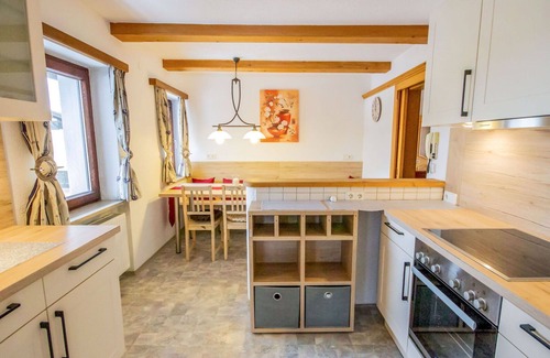 Axams Apartment | Nice apartment for 7 guests with WIFI, TV, balcony, pets allowed and panoramic view