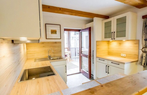 Axams Apartment | Nice apartment for 7 guests with WIFI, TV, balcony, pets allowed and panoramic view