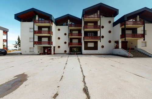 Heremence Apartment | Nice apartment for 4 people with pool, WIFI, TV, balcony, panoramic view and parking