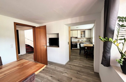 Quiddelbach Apartment | Nice apartment for 10 people with WIFI, A/C, TV and patio