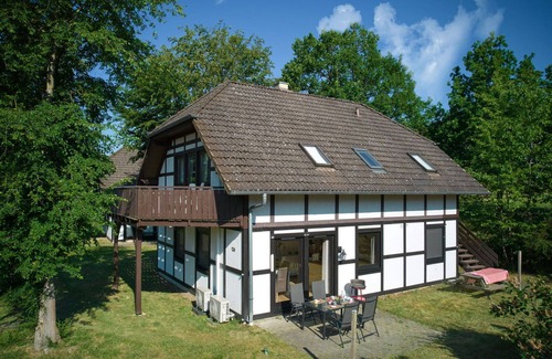Frankenau House | Nice apartment in villa for 4 guests with WIFI, TV, terrace and pets allowed