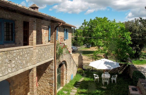 Monteriggioni Villa | Nice apartment in villa for 6 guests with pool, WIFI, TV, patio, pets allowed and panoramic view