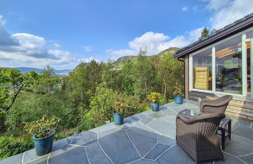 Bergenhus Apartment | Nice apartment in Bergen with WiFi