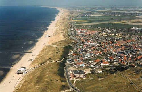 Callantsoog Apartment | Nice apartment in Callantsoog 400m to the sea, south-facing balcony, elevator, sauna, WiFi