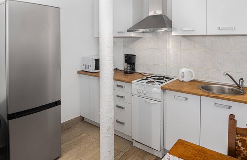 Lovrecica Apartment | Nice apartment in Lovrecica with WiFi