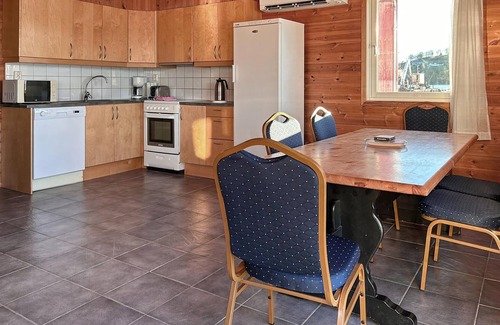 Sjernarøy Apartment | Nice apartment in Sjernarøy