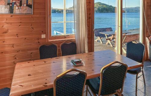 Sjernarøy Apartment | Nice Apartment In Sjernarøy