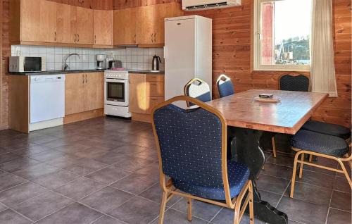 Sjernarøy Apartment | Nice Apartment In Sjernarøy