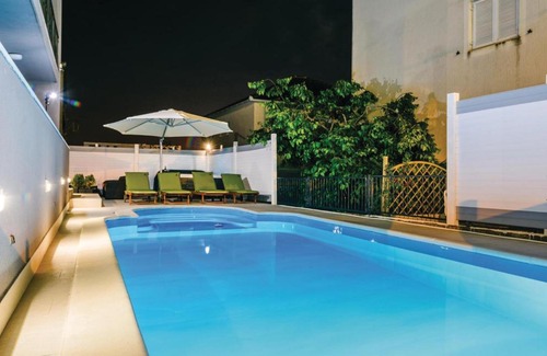 Trogir Apartment | Nice Apartment In Trogir With 4 Bedrooms, Jacuzzi And Wifi