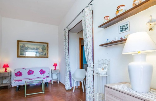 Follonica Villa | Nice apartment in villa for 4 people with WIFI, pool, TV, patio, pets allowed and parking