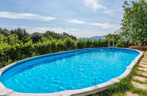 Follonica Villa | Nice apartment in villa for 4 people with WIFI, pool, TV, patio, pets allowed and parking