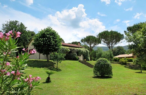 Montorsaio House | Nice apartment in villa for 2 people with pool, WIFI, TV, patio, pets allowed and panoramic view