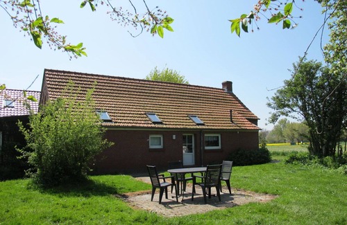 Bunde House | Nice apartment in villa for 7 people with WIFI, TV, terrace and pets allowed