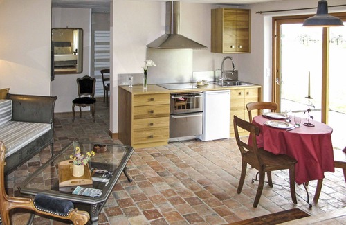 Corbon House | Nice apartment in villa for 3 people with pool, WIFI, TV, patio and pets allowed