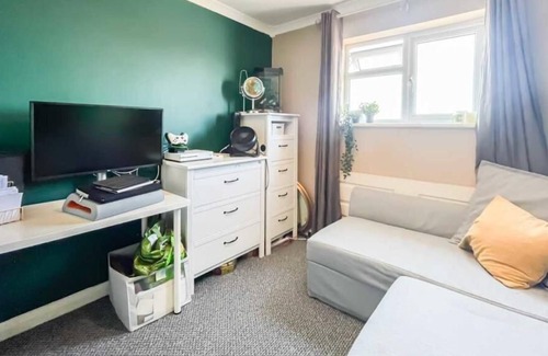 Hemel Hempstead House | Nice,bright & friendly home , 15 minutes to city centre