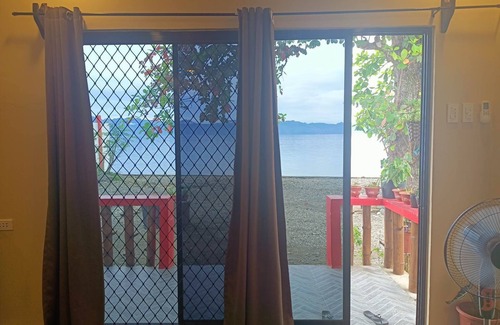 Malitbog House | Nice Bungalow by the bay. Spacious and private.