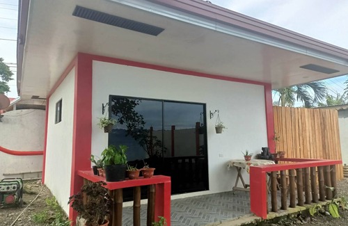 Malitbog House | Nice Bungalow by the bay. Spacious and private.