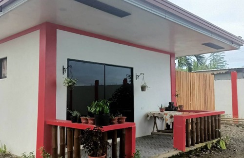 Malitbog House | Nice Bungalow by the bay. Spacious and private.