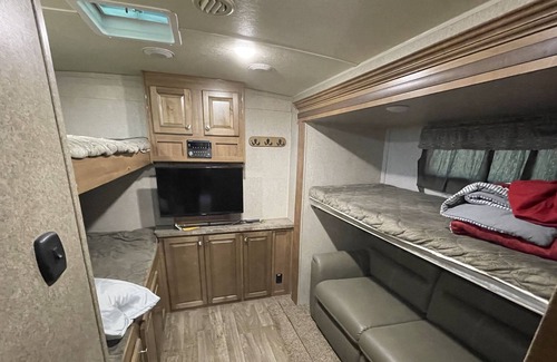 Bigelow House | Nice Camper Trailer at RV Campground. Avail. 4-5-24 thru 4-9-24. Queen in Master