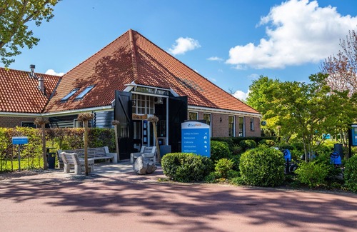 Velsen-Zuid Ski Chalet | Nice chalet on a holiday park 25 km from Amsterdam