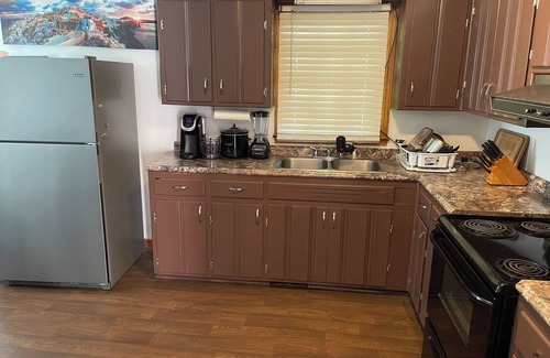 Macon House | Nice Comfortable all brick home! Kick back and relax in this stylish space.
