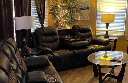 Macon House | Nice Comfortable all brick home! Kick back and relax in this stylish space.
