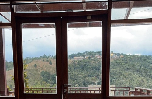 Campos do Jordao Cottage | Nice country house with built-in fireplace
