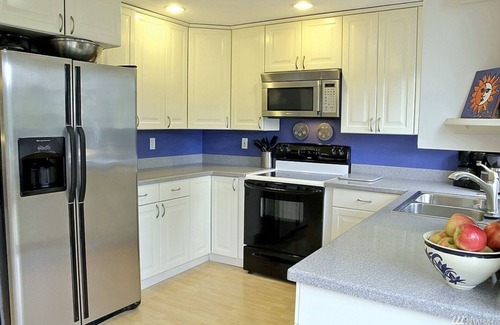 Bothell House | Nice Cozy Quiet House -W back Yard