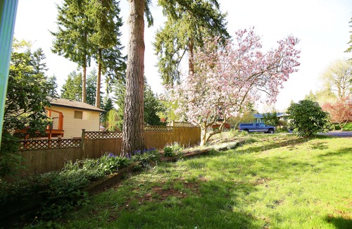 Bothell House | Nice Cozy Quiet House -W back Yard