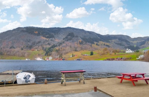 Akra House | Nice home in åkra with WiFi