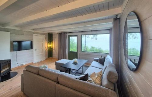 Tysvaer House | Nice Home In Aksdal With House Sea View